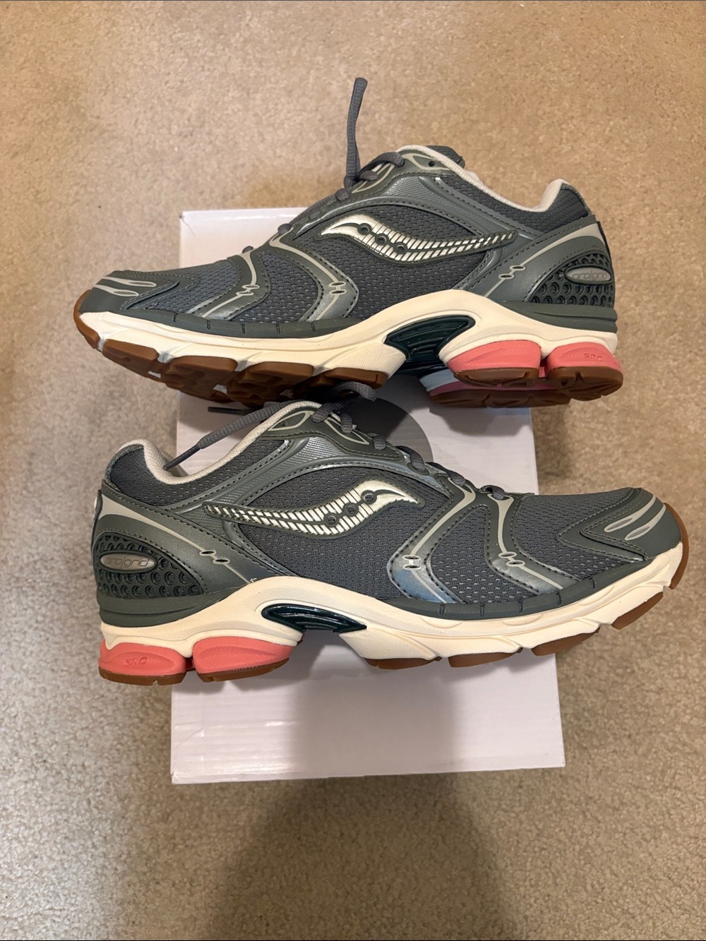 Saucony Progrid Triumph 4 Tan/Royal Mesh Running Sneakers